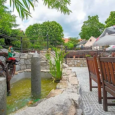 Rustikal Hotel 3*