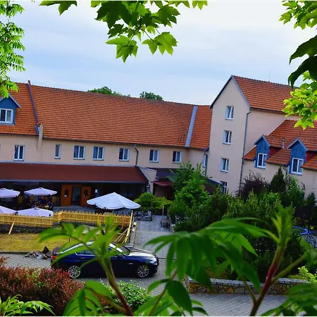 Rustikal Hotel 3*